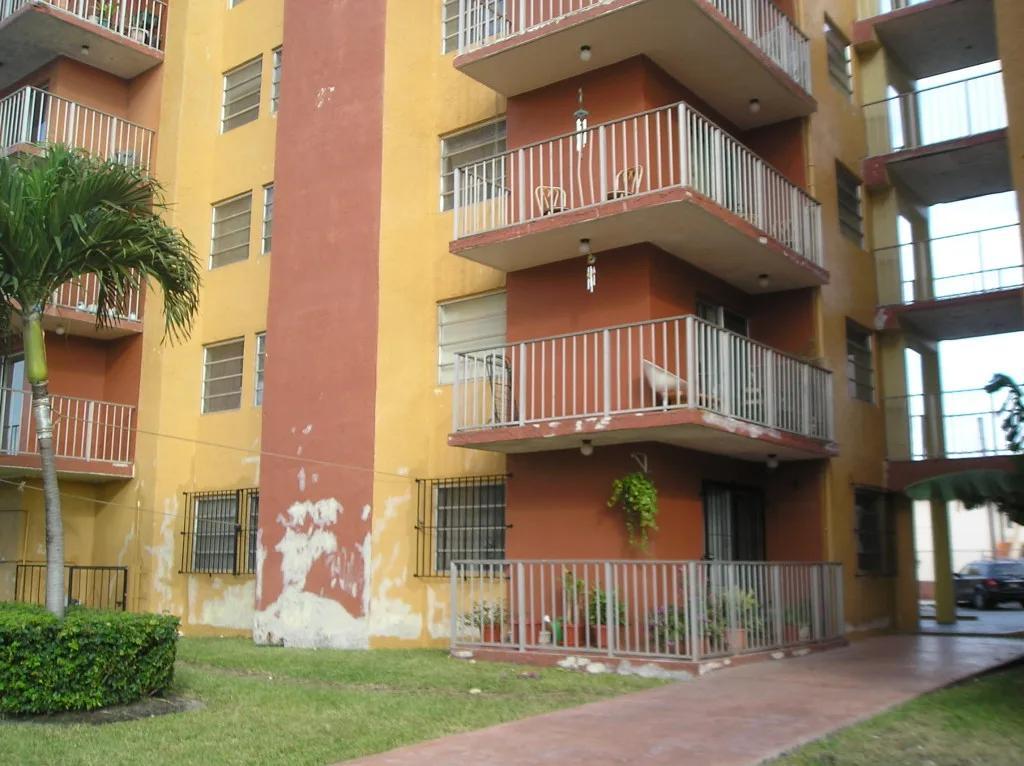 Apartment building with peeling paint before restoration